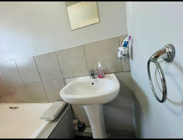 2 BEDROOM APARTMENT FOR SALE IN NEWLANDS EAST